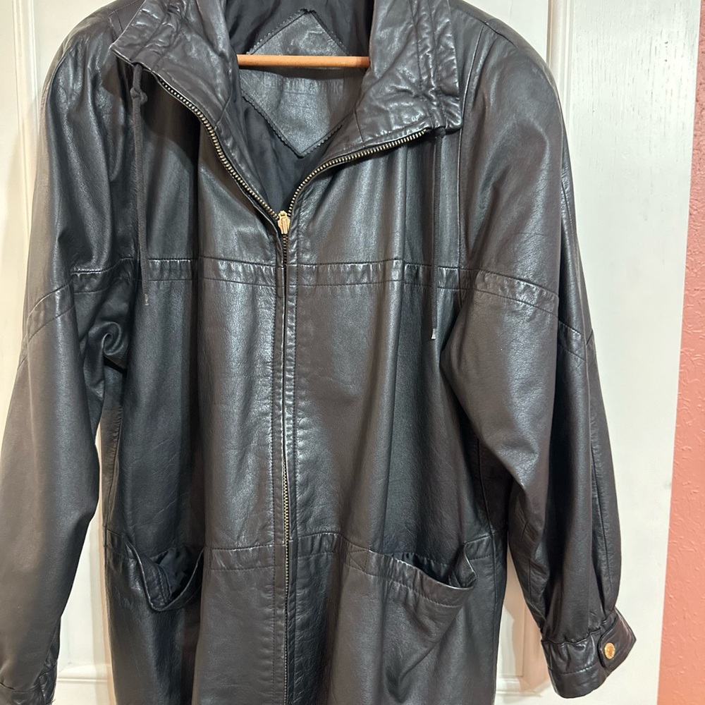 Size L Black Leather Women’s Jacket with a ‘90’s vibe. Excellent condition